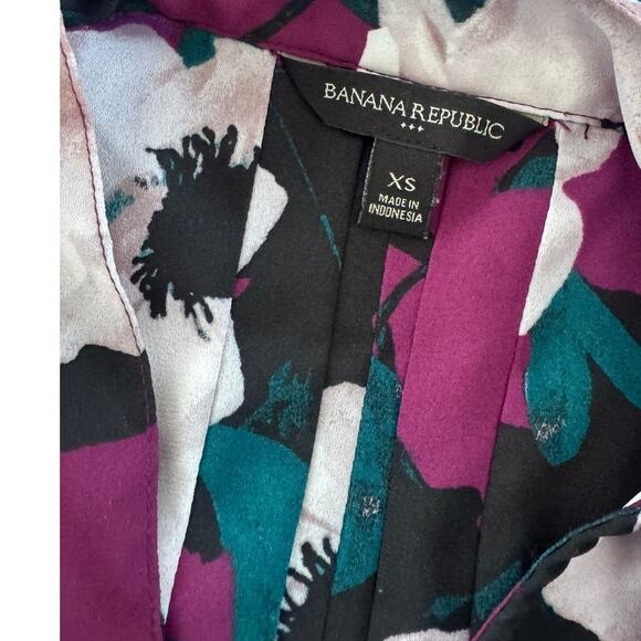 Banana Republic Factory XS Blouse Sleeveless Purple Black White Floral - Picture 3 of 7
